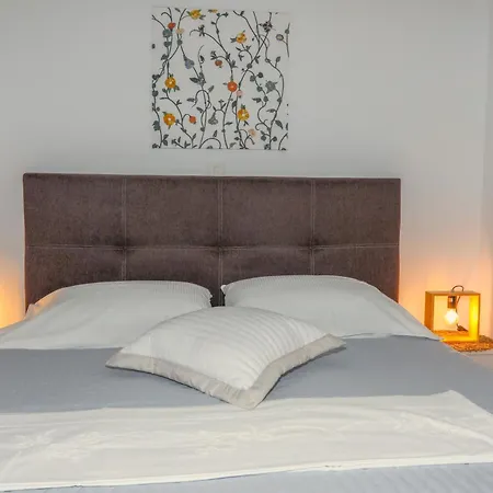 Juric 32 - Boutique 4* هفار