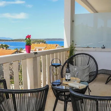 Juric 32 - Boutique Hvar Town