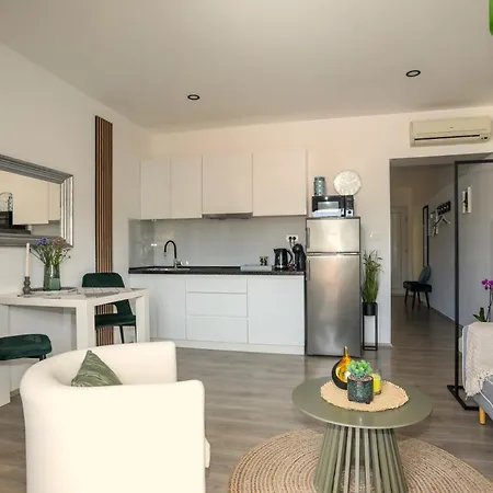 Juric 32 - Boutique Konukevi Hvar Town