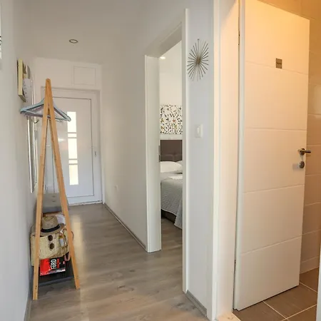 Juric 32 - Boutique Konukevi Hvar Town