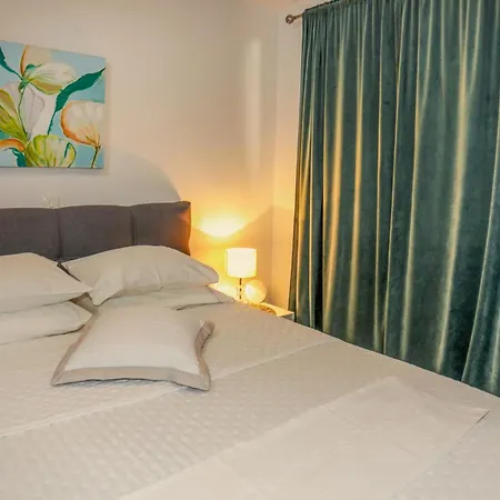 Juric 32 - Boutique Konukevi Hvar Town